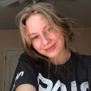 Meet your Posher, Abigail